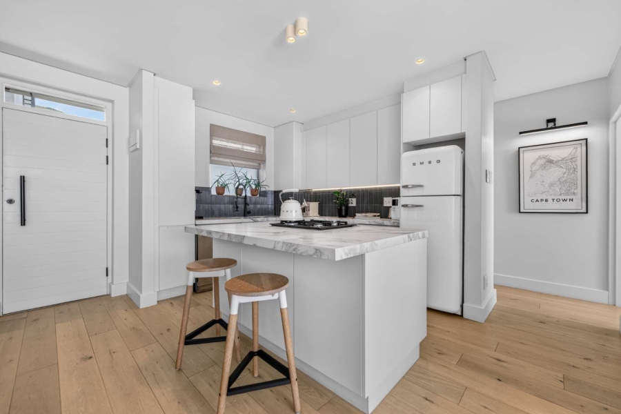 1 Bedroom Property for Sale in Sea Point Western Cape